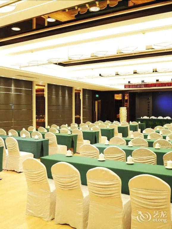 Yantai Celebrity Hotel