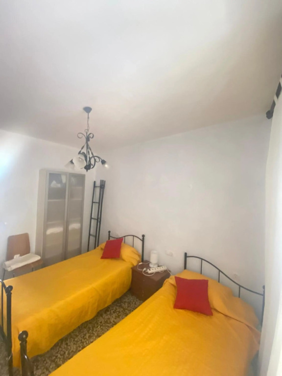 AMPLIO y CÉNTRICO APARTAMENTO CON APARCAMIENTO GRATUITO ALREDEDOR