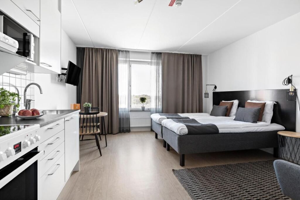 Forenom Hotels & Apartments Flemingsberg - 10min from Älvsjö