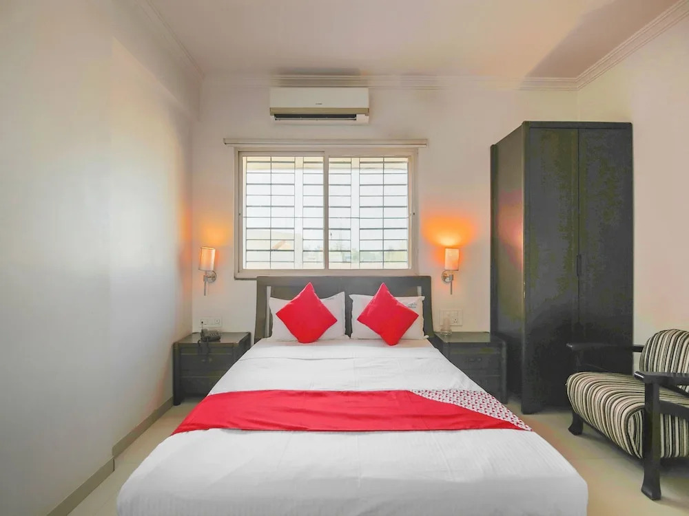 OYO 28178 Mega Inn