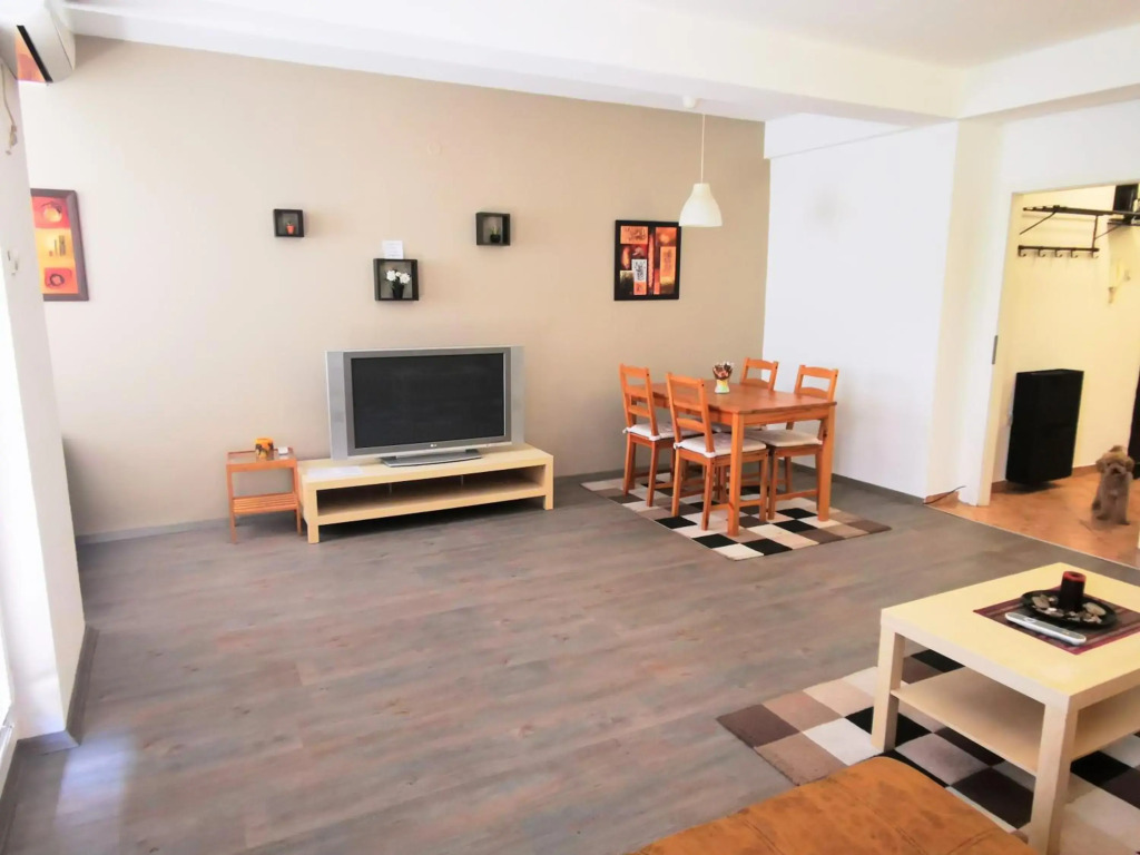 Cozy Two Bedroom Apartment 8