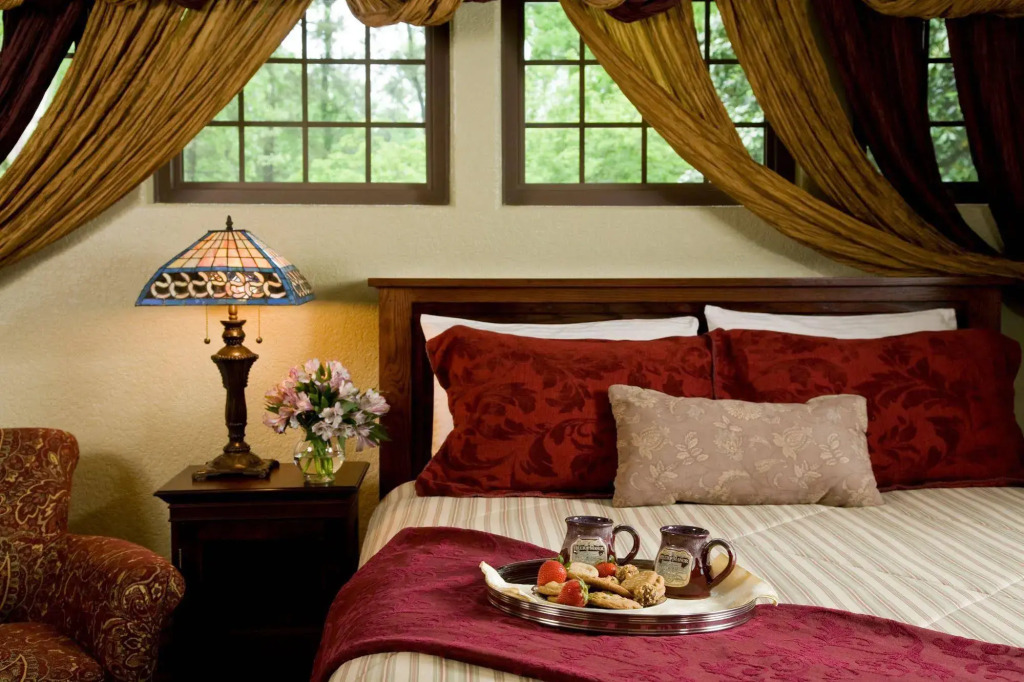 Hilltop Manor B&B