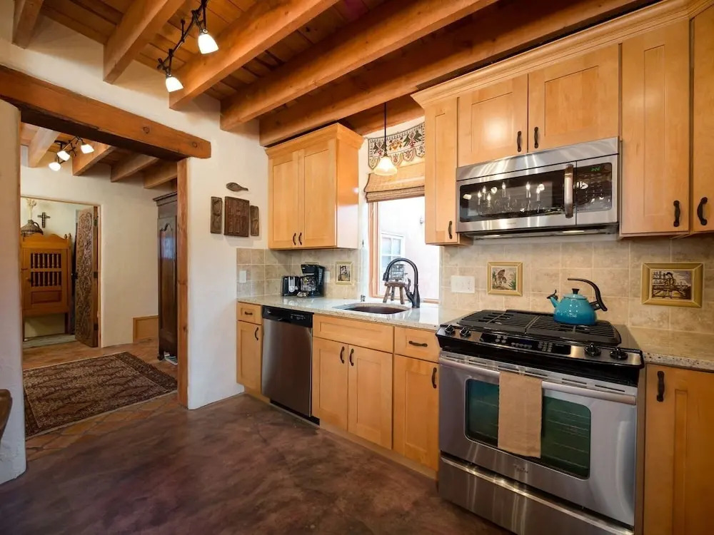 Desert Breeze - Delightful Railyard Adobe, Walk to The Plaza