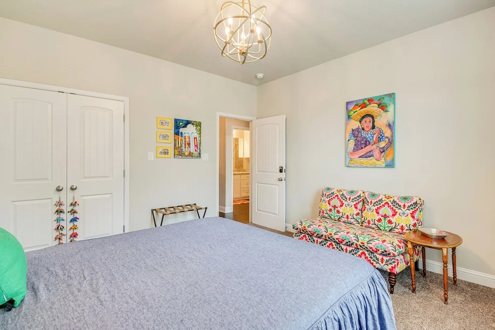 Gorgeous College Station Townhome w/ Patio!