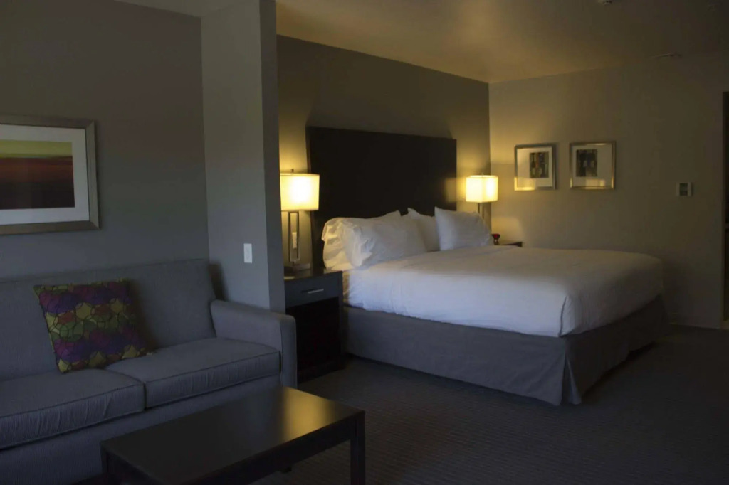 Holiday Inn Express and Suites Tahlequah by IHG