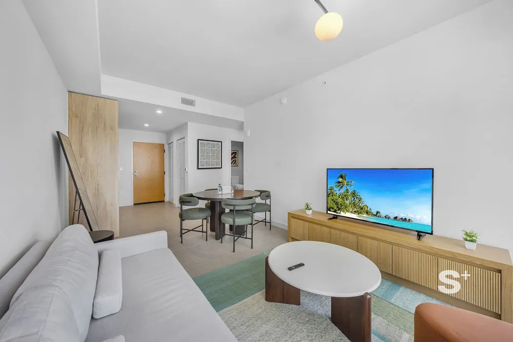 Skyline Views 1BR in - Rooftop pool