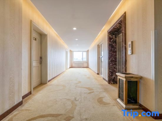 Super 8 Hotel (Zhangjiakou Celebration Plaza Hotel)