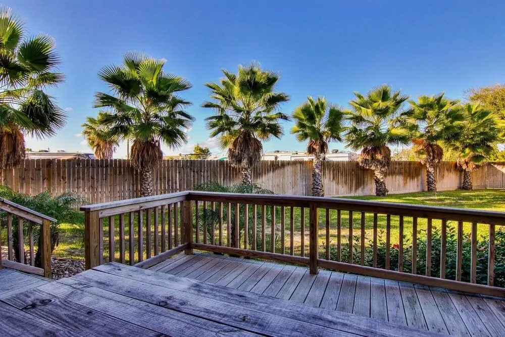 Saltwater Hippie 3 Bedroom Condo by Redawning