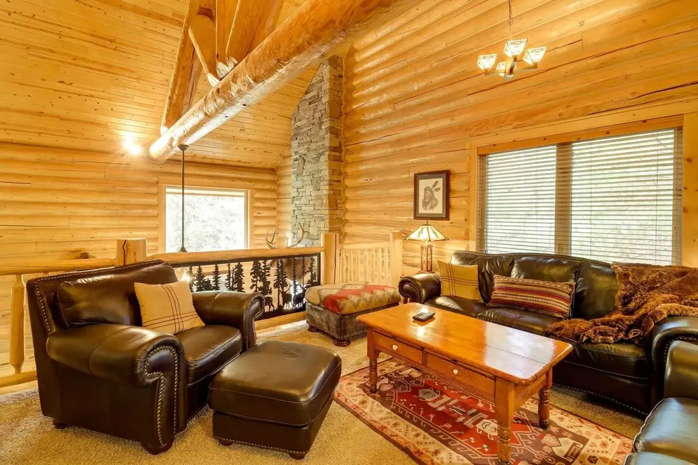 Exquisite Mccall Log Cabin - Walk to Payette Lake!