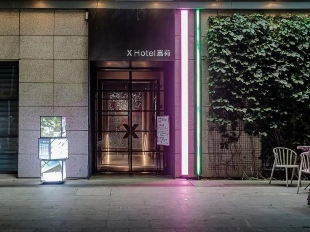 X Hotel