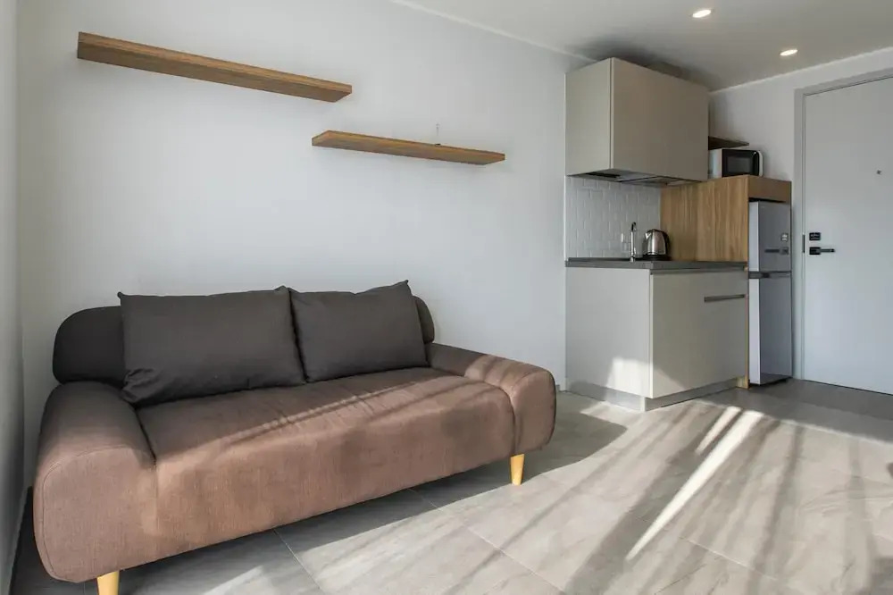 Modern Condo - 1BR & Office T3-528