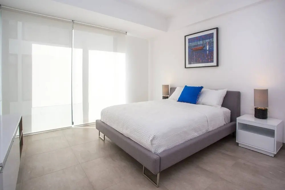 Amazing 2BR Condo w/ Pool+views!! Dream Location!!