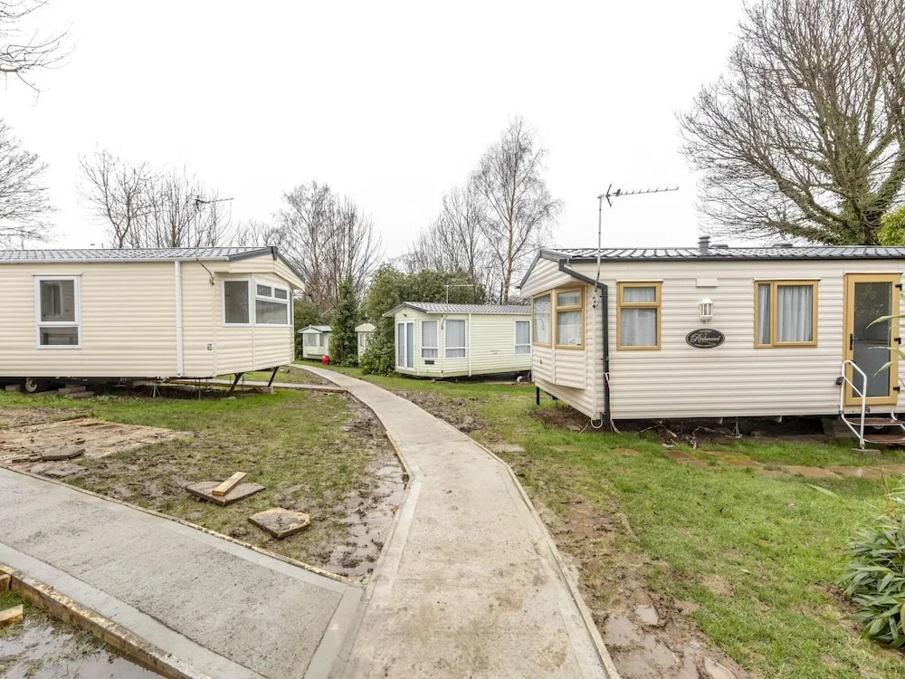 Serene Mobile Home in Hastings near Smugglers Adventure