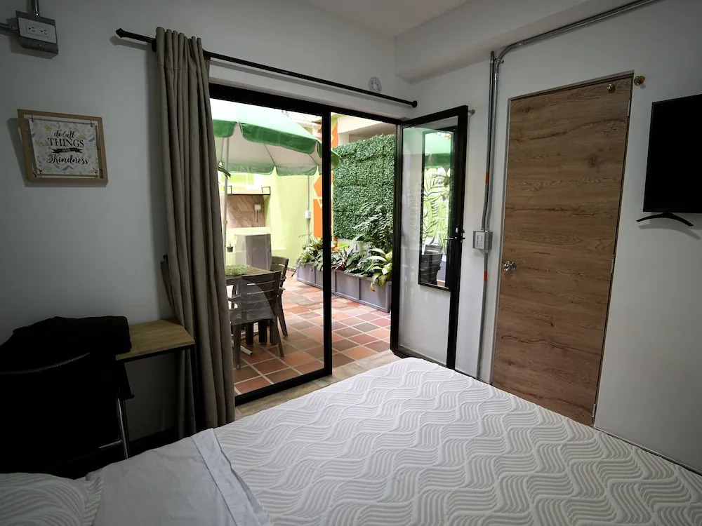 CoLinkHouse Hotel