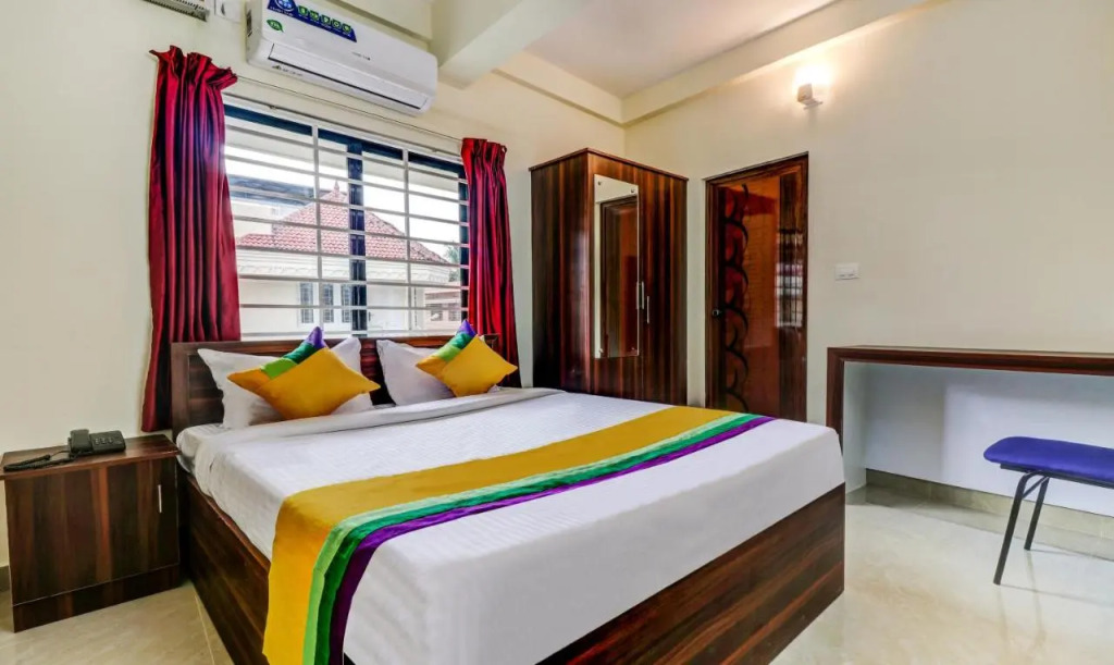 Itsy Hotels Rain Tulsi Stayz, Palarivattom Junction