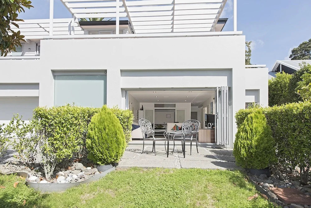 Perfect Central Location, 1/2 way CBD & Airport
