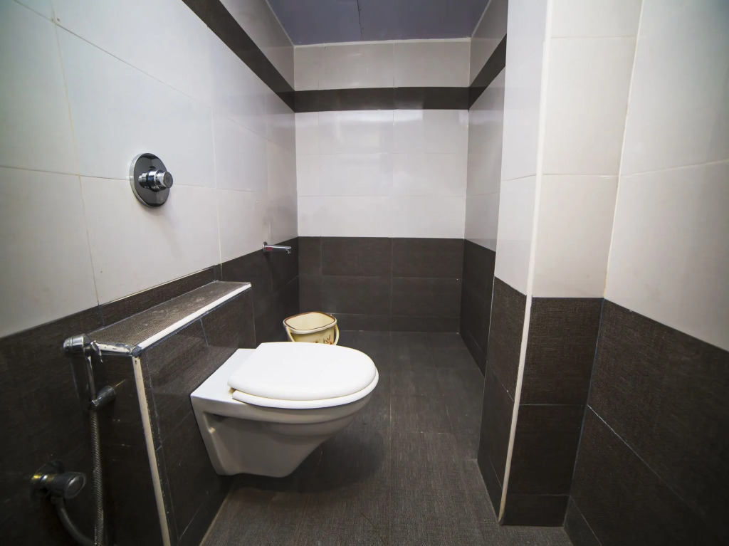 Capital O 7884 Hotel Thyag Inn