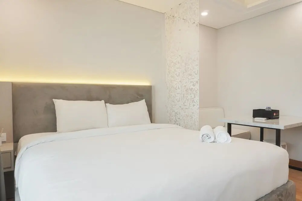 Elegant and Nice Studio at Capitol Suites Apartment