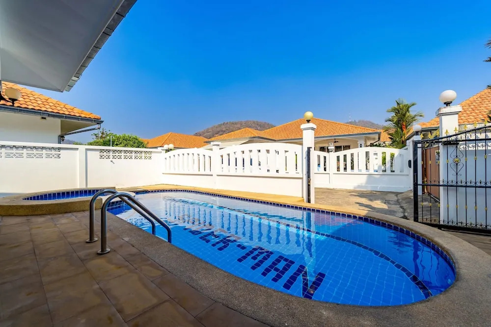 Private 4 Bedroom Pool Villa - NG411