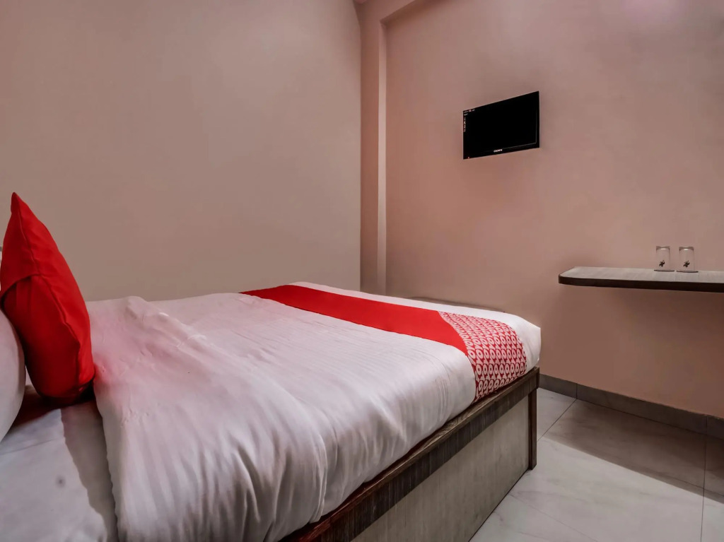 OYO 17250 Hotel Ganesham