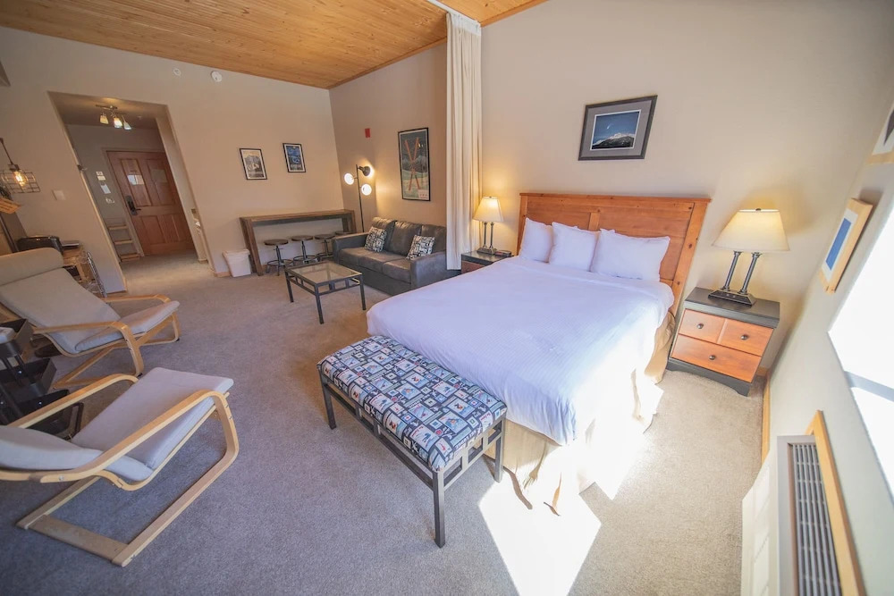 Gateway Lodge 5054