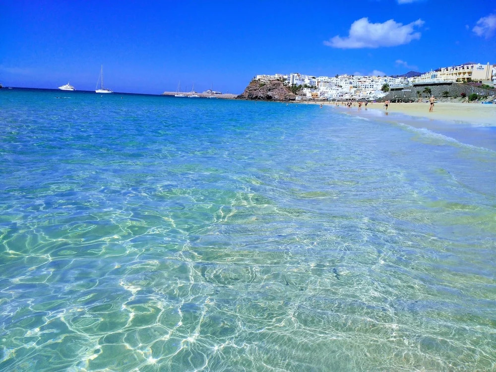 Apartment Near the Beach With a Huge Terrace Patio, Wifi and Parking