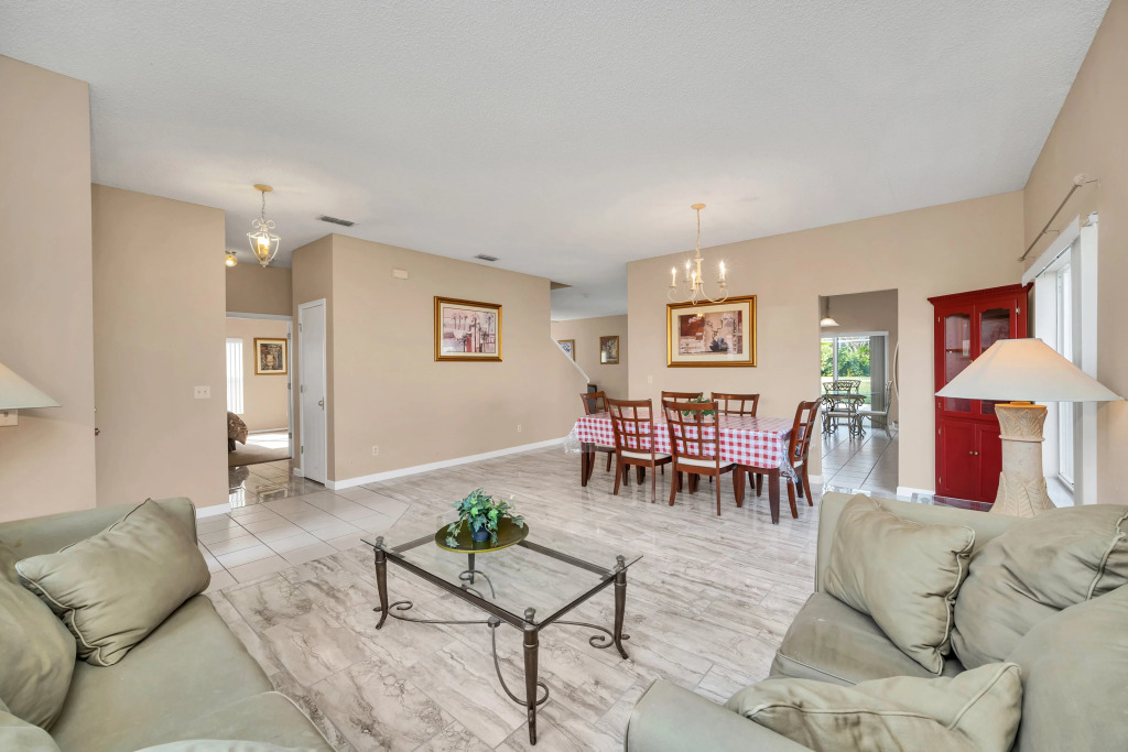 Hampton Estates 439, Davenport , US