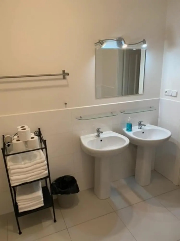 3 Bed Flat - Sleeps 10 - Pets - Smoking - Parking