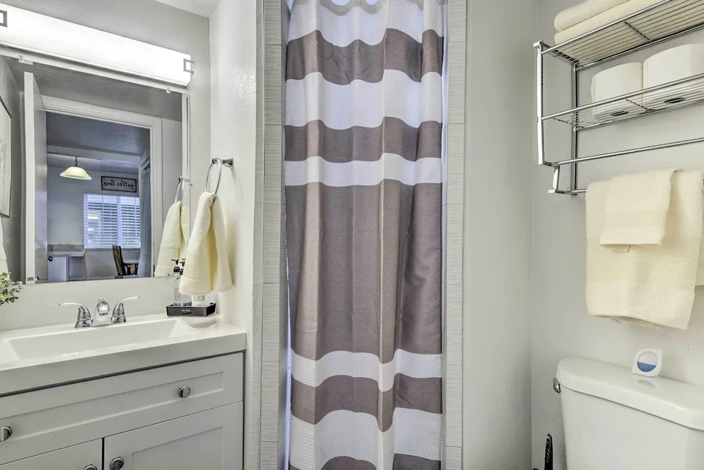 Downtown Gilbert Condo w/ Screened Porch!