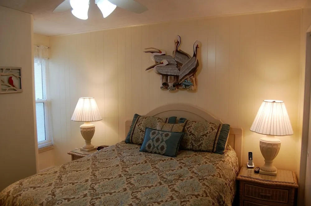 Siesta Beach House #211 2 Bedrooms 2 Bathrooms Condo