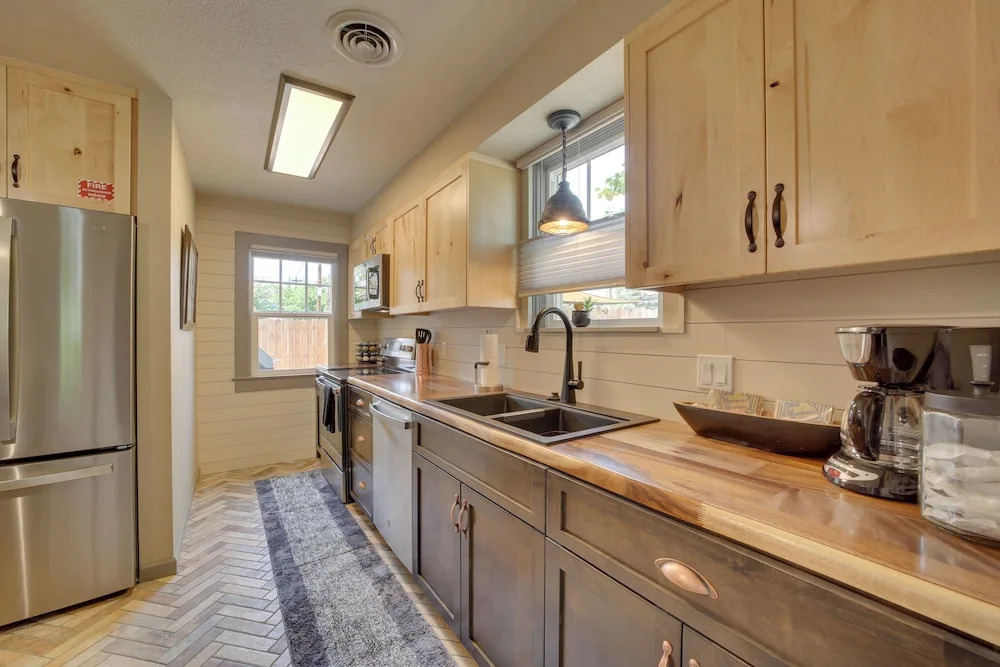 < 1 Mi to Dtwn: Home w/ Deck in Clarkdale!