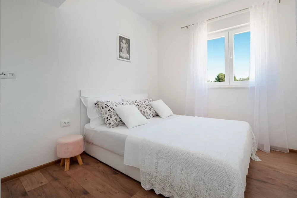 Beautiful 2-bedrooms Apartment in Rogoznica