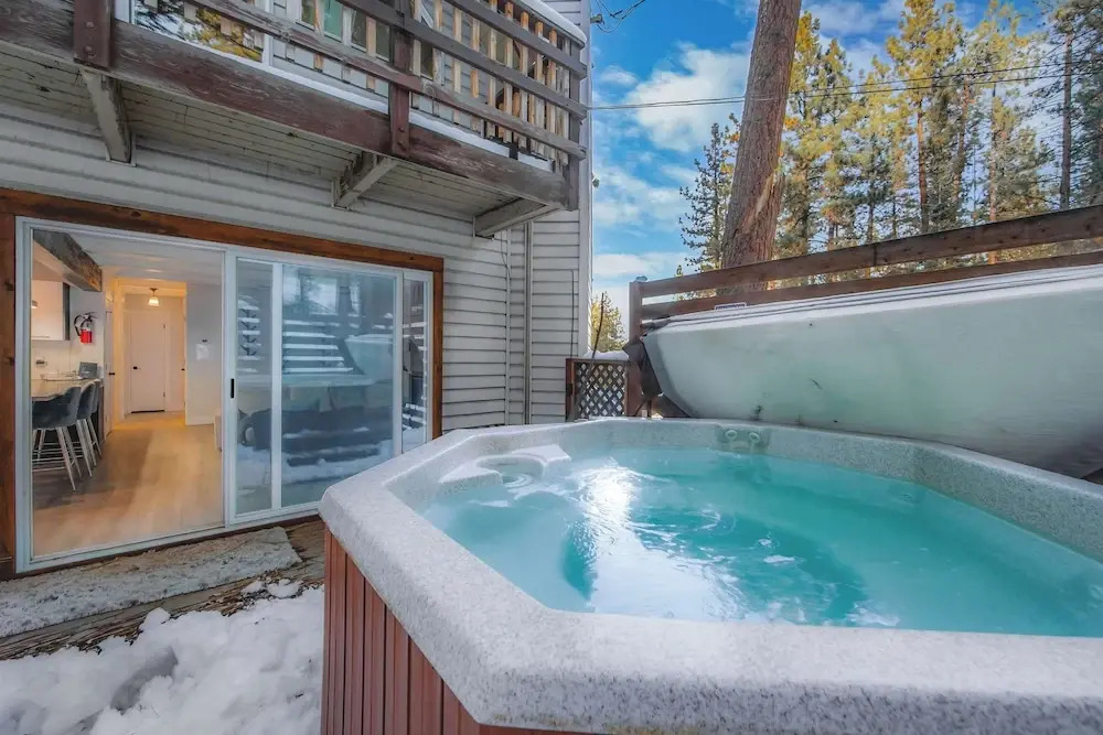 Zephyr Chalet Home for 8
