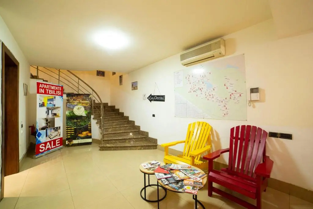 City Hotel by Picnic