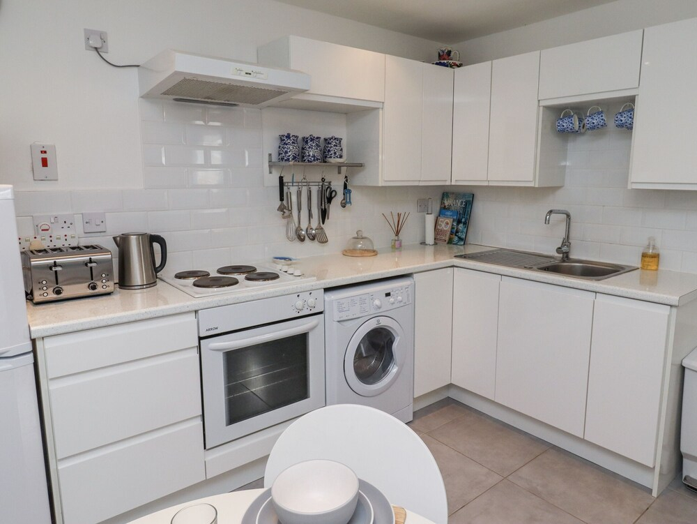 51 Longstone Park