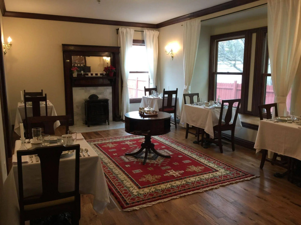 Dartmouth House Inn