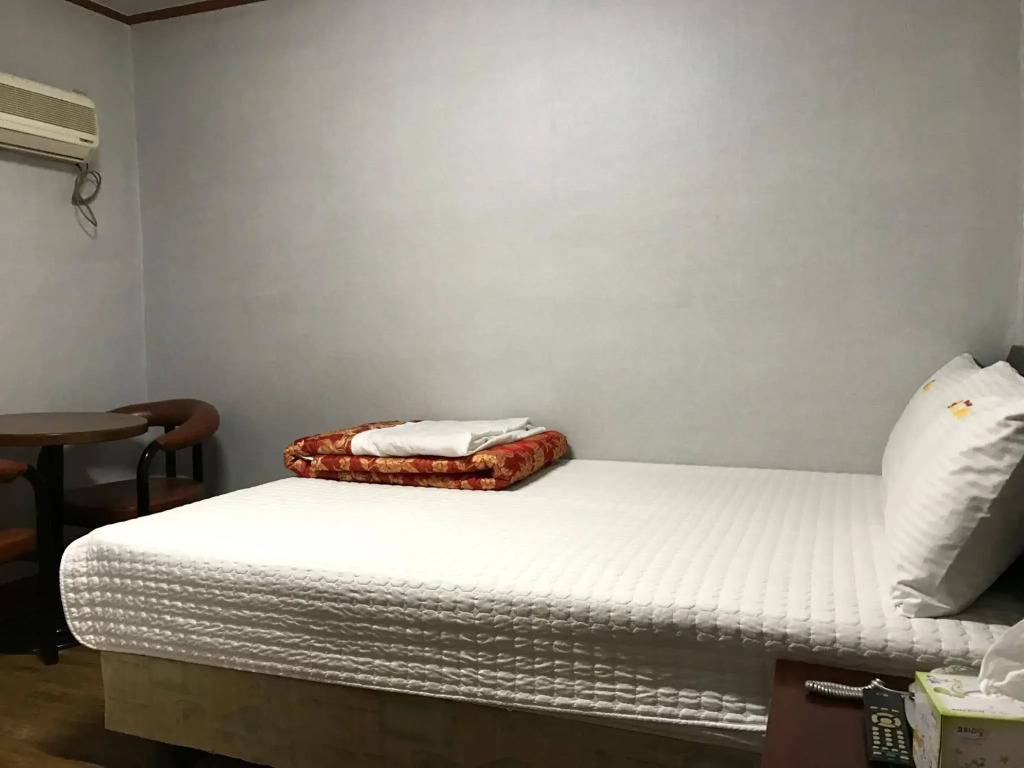 J Motel