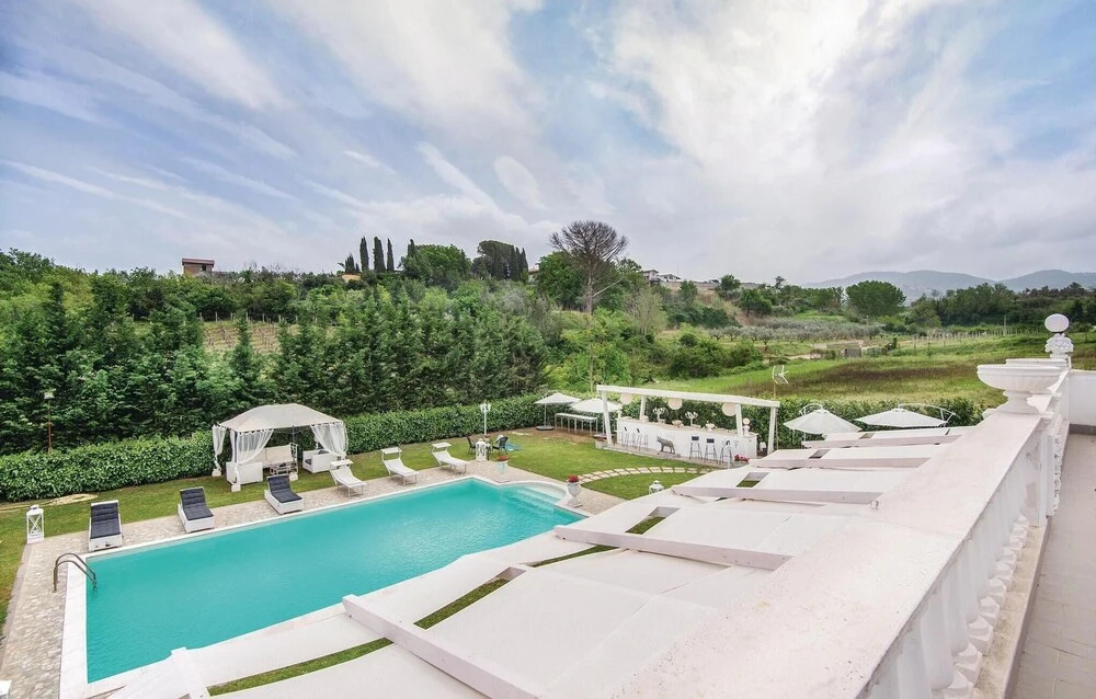 2 Bedroom Stunning Home In Roma