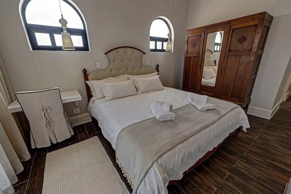 Lagoon Luxury Suites