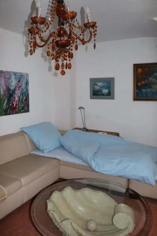 Apartment mit Gartenblick und kleines Apartment im 3 Familienhaus