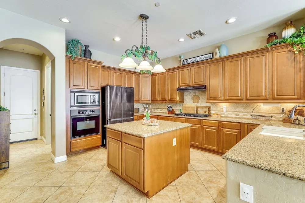 Pool, Hot Tub, Toys! Family Home, 4 Mi to Luke AFB