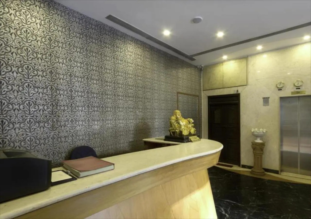 FabHotel Golden Emerald