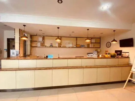 Homeinn Ease Hotel (Beijing Capital Gymnasium Baishiqiao South Subway Station)