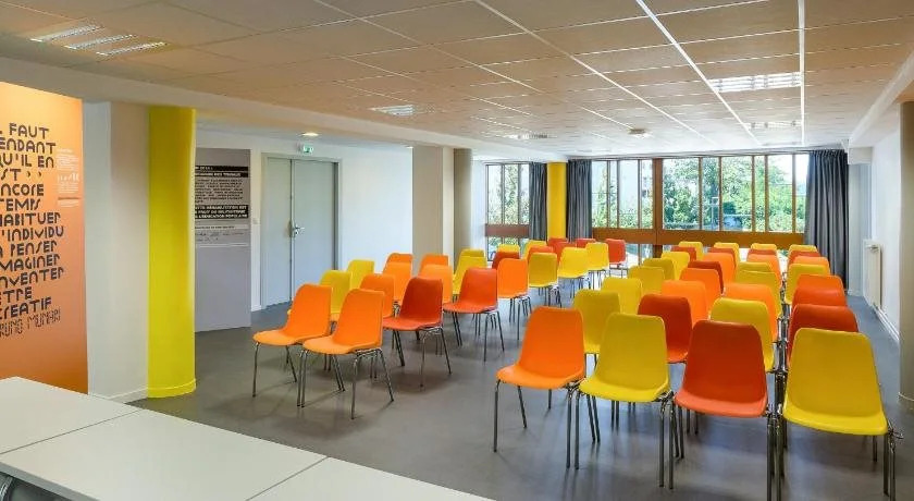 Centre/Place Jaurès * Studios MyCityHome * Mezzanine
