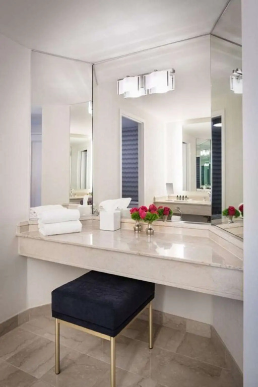 The Logan Philadelphia, Curio Collection by Hilton