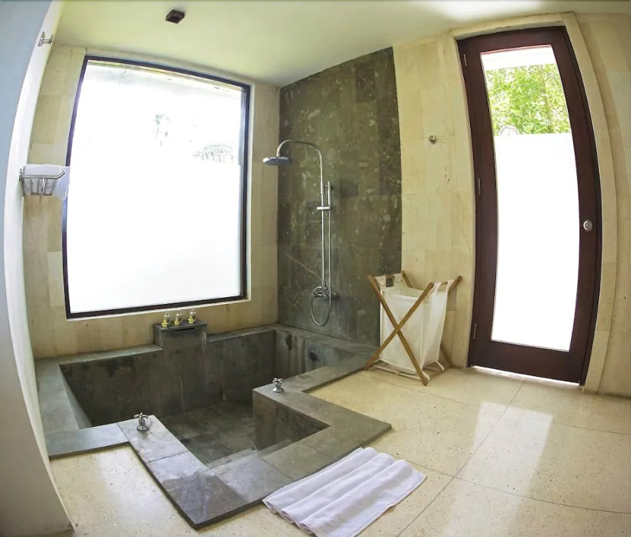 Nusa Nalan Beach Resort