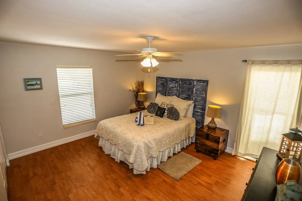 8170 Estero