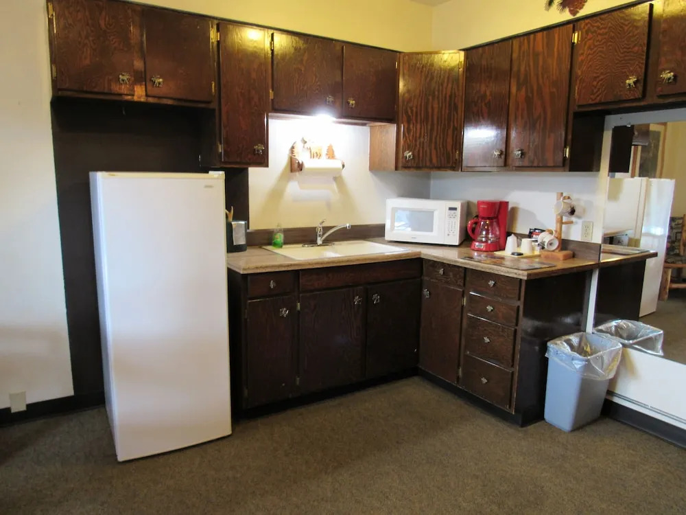 The Woodsman Country Lodge Motel