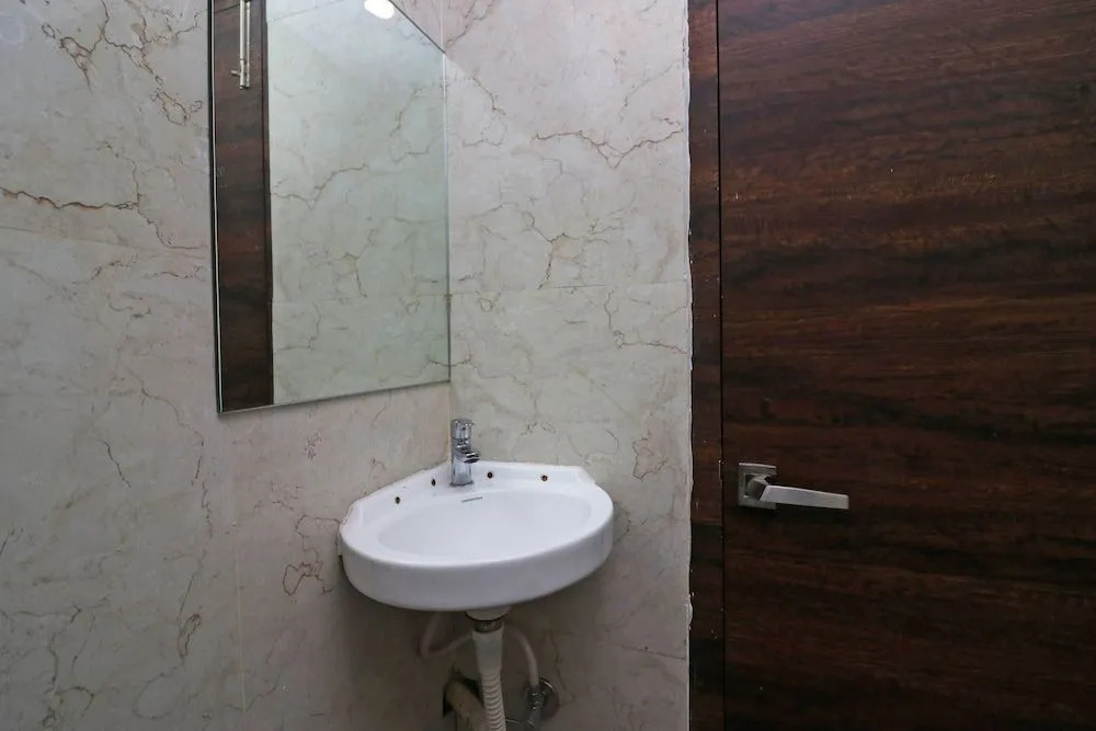 Krishna Plaza by OYO Rooms
