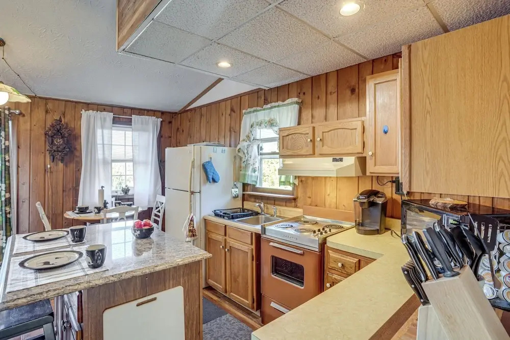 7 Mi to Main Street: Cabin w/ Deck in Stanley!